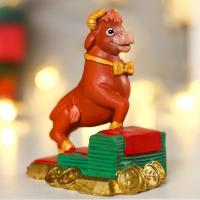 Сувенир полистоун "Бык Крепыш с бантом на лестнице из банкнот" 5035114 Акция ***