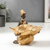 Сувенир полистоун подставка "Африканка с золотым листом" 14х14,8х9,5 см 5240748